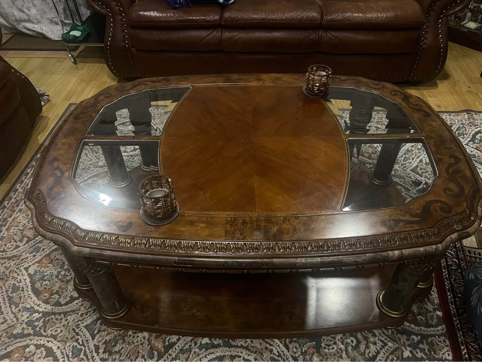 Italian leather couches + coffee table + side table - photo 4
