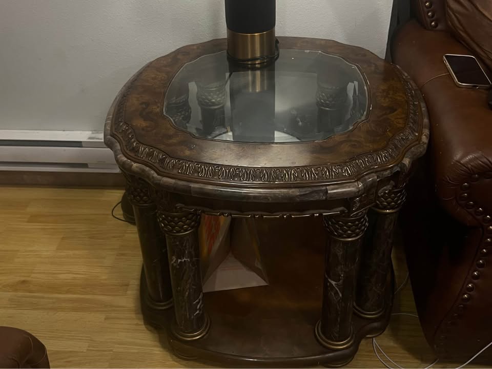 Italian leather couches + coffee table + side table - photo 5