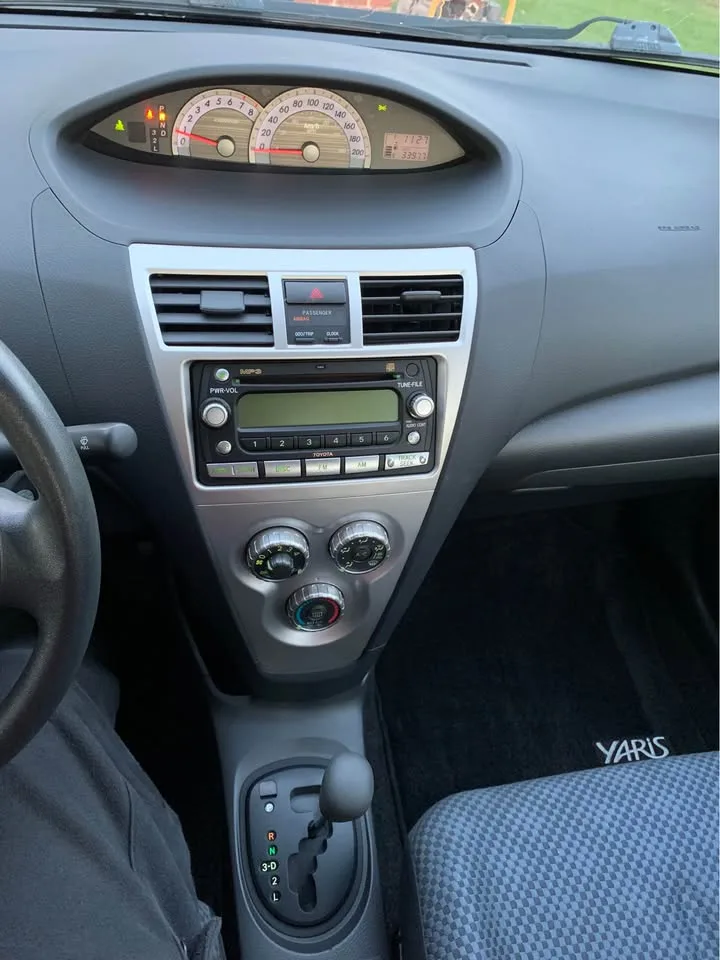 2007 Toyota Yaris image indicator(2)