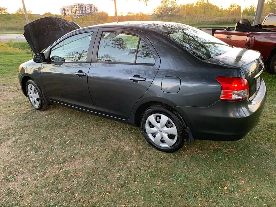 2007 Toyota Yaris image indicator(8)