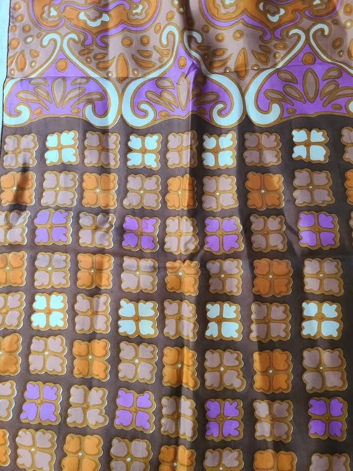 Vintage Ladies scarf image indicator(2)