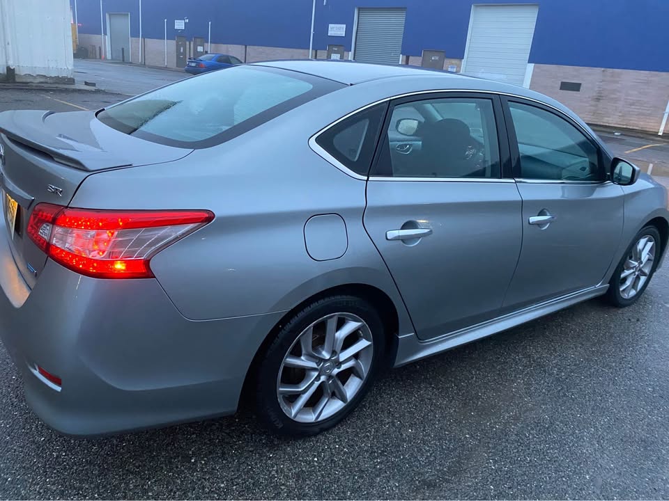 2014 Nissan Sentra · SR Sedan 4D - photo 5