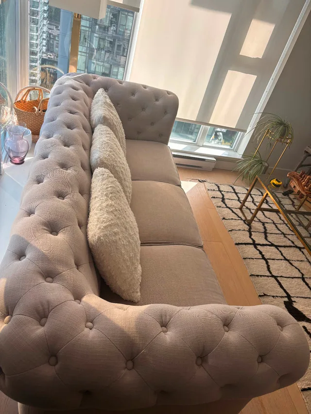 Elegant Beige Chesterfield Sofa – Timeless Design image indicator(3)