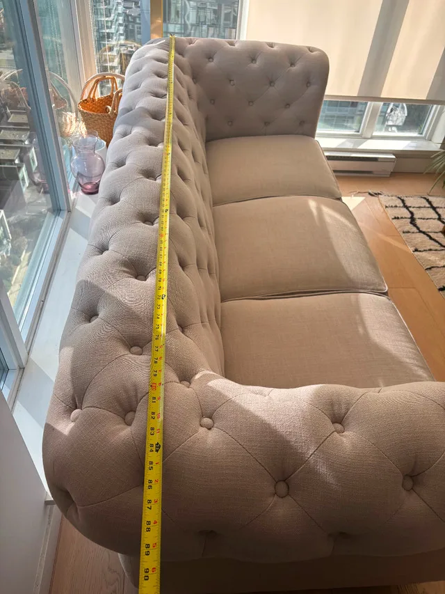 Elegant Beige Chesterfield Sofa – Timeless Design image indicator(7)