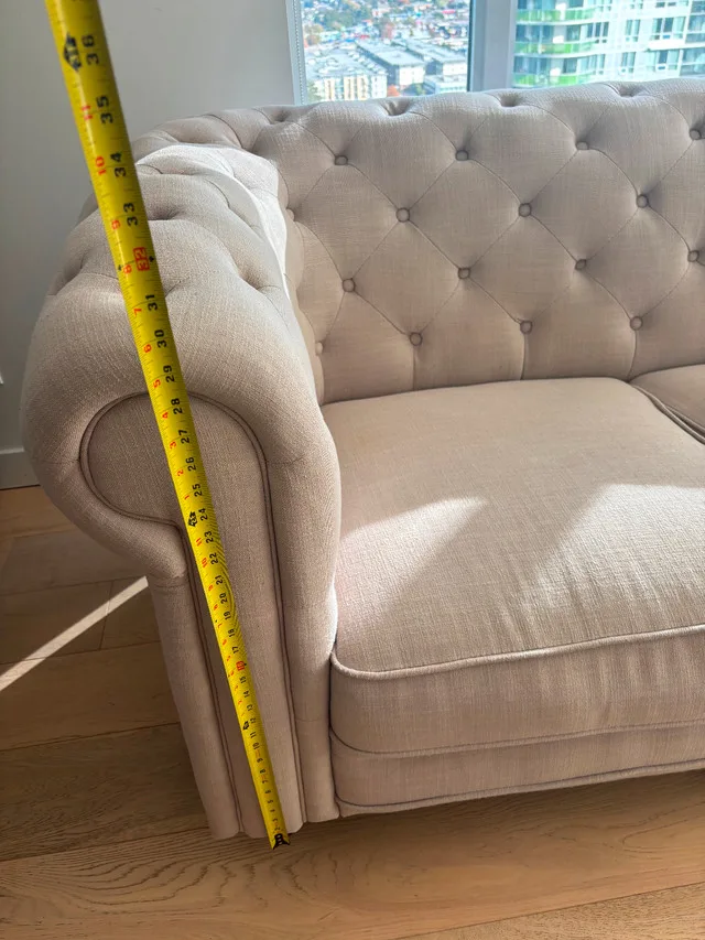 Elegant Beige Chesterfield Sofa – Timeless Design image indicator(9)