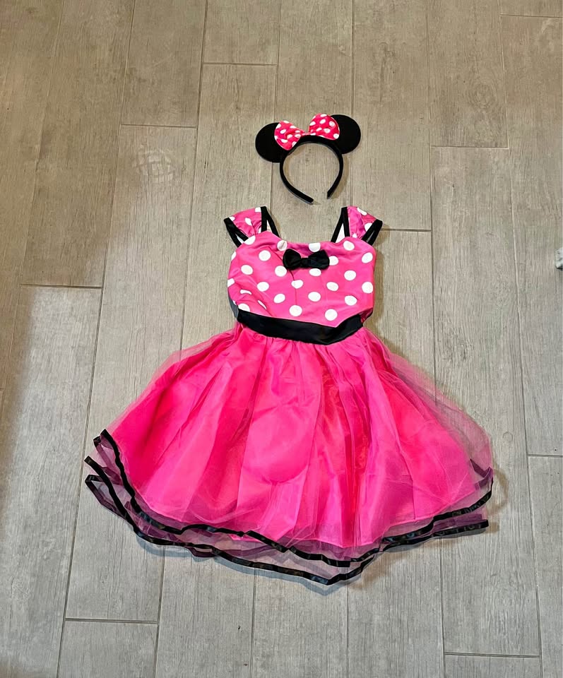 NWT Minnie Mouse Halloween costume. Girls size 4T-5T.