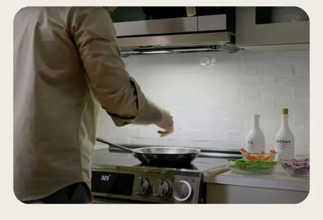 LG 1.8 cu ft Smart WiFi Over-the-Range Microwave Oven image indicator(7)