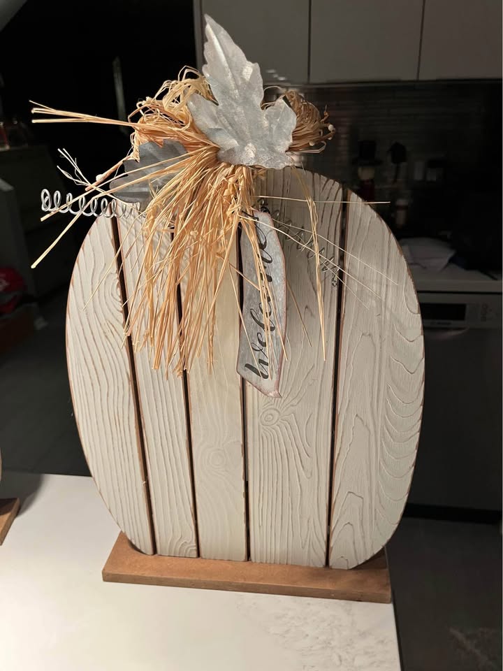 Two rustic pumpkins with metal adornment - photo 2