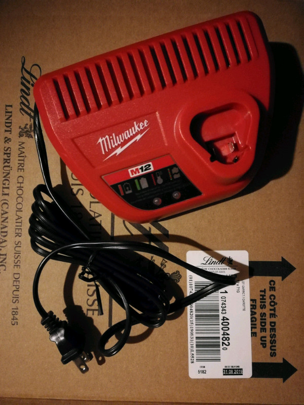 Milwaukee 12v charger