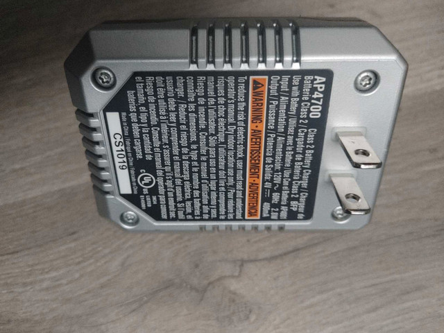 Ryobi 4v charger - photo 3