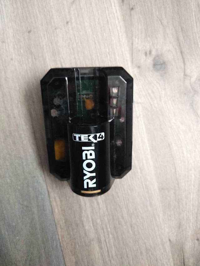 Ryobi 4v charger - photo 4