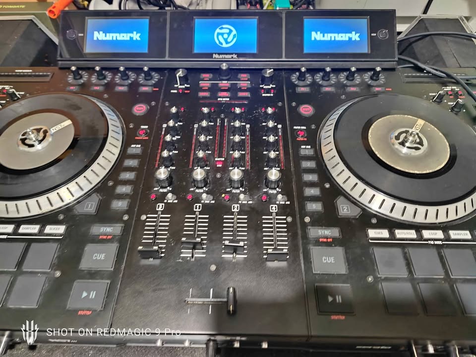 Numark NS7III | 4-Channel Motorized DJ Controller & Mixer