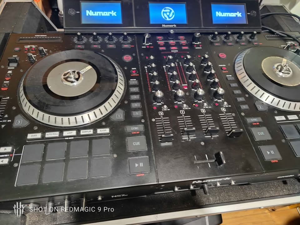 Numark NS7III | 4-Channel Motorized DJ Controller & Mixer - photo 2