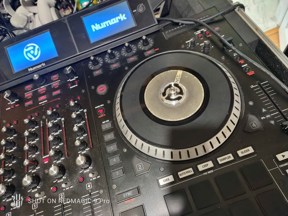 Numark NS7III | 4-Channel Motorized DJ Controller & Mixer - photo 3