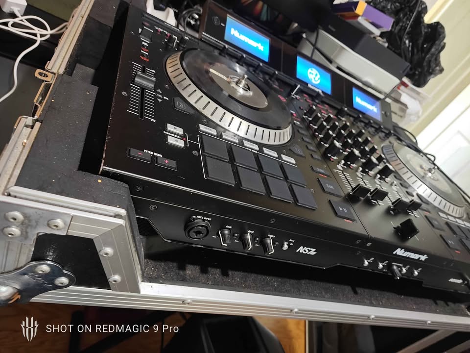 Numark NS7III | 4-Channel Motorized DJ Controller & Mixer - photo 5