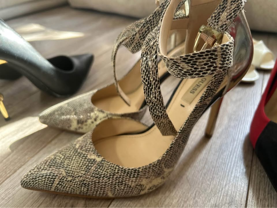 4 pairs of gently used pointed and open toe pumps - size 8.5 - photo 3