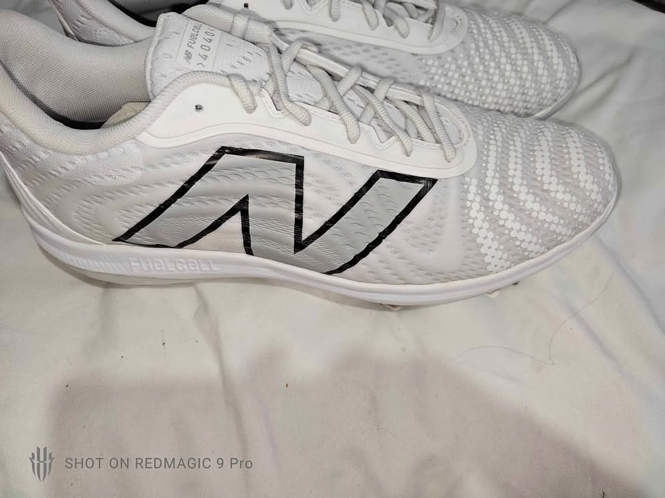 New Balance FuelCell 4040 V7 Metal Baseball Shoe