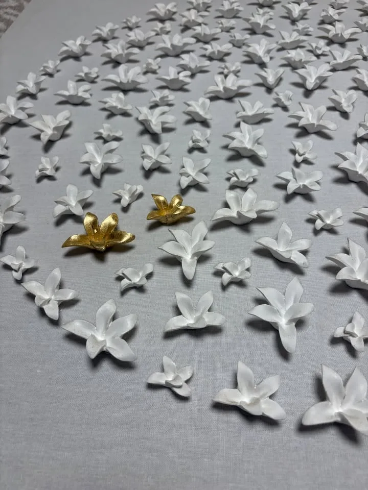 STUNNING 3D Flower Wall Art 35"x35" image indicator(4)