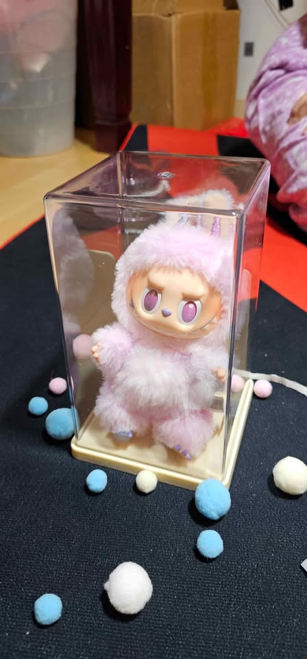 3 colors on hand - Real Labubu Macaron V1 - photo 5