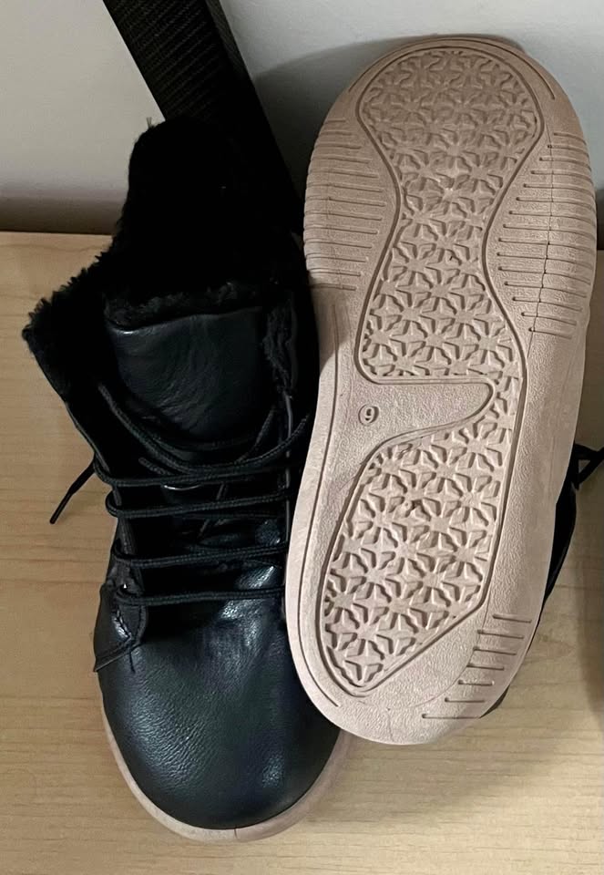 Women's High Top Thick Sole Martin Boots SIZE: 9 - photo 2