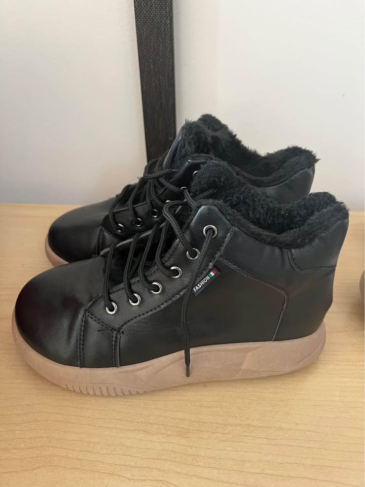 Women's High Top Thick Sole Martin Boots SIZE: 9 - photo 4