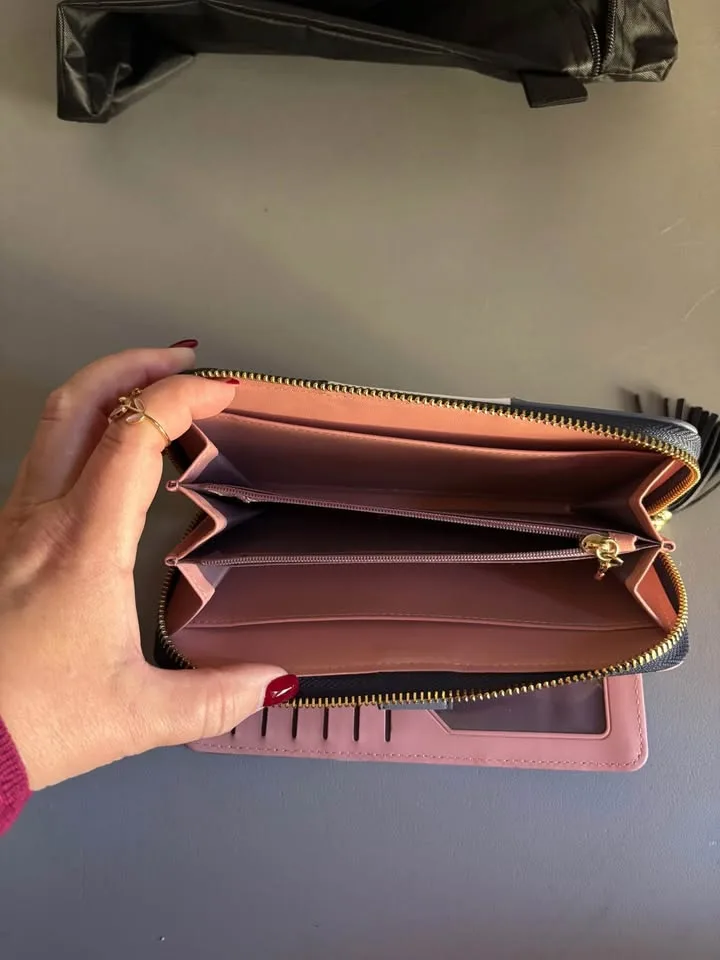 Tri coloured wallet with gold detailing image indicator(4)