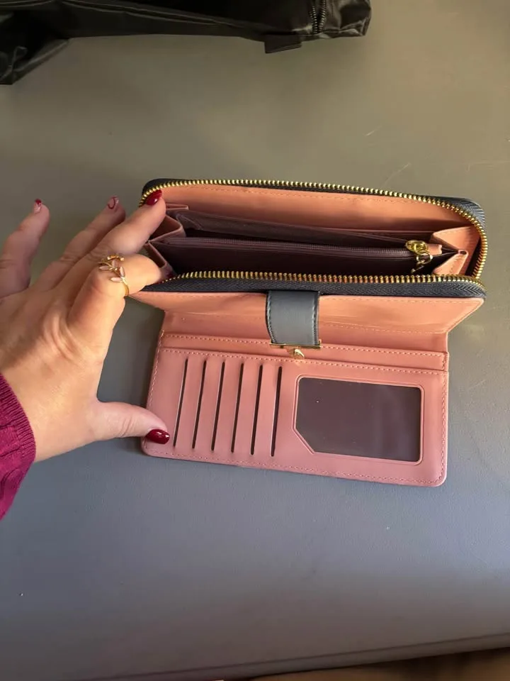 Tri coloured wallet with gold detailing image indicator(5)