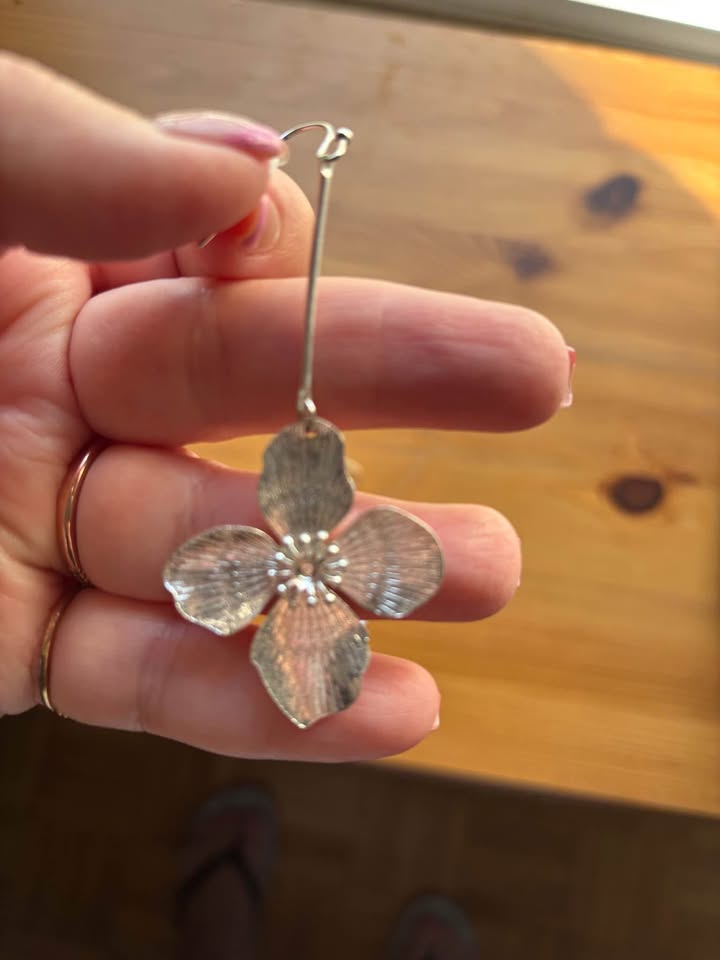 Beautiful flower earrings - photo 2