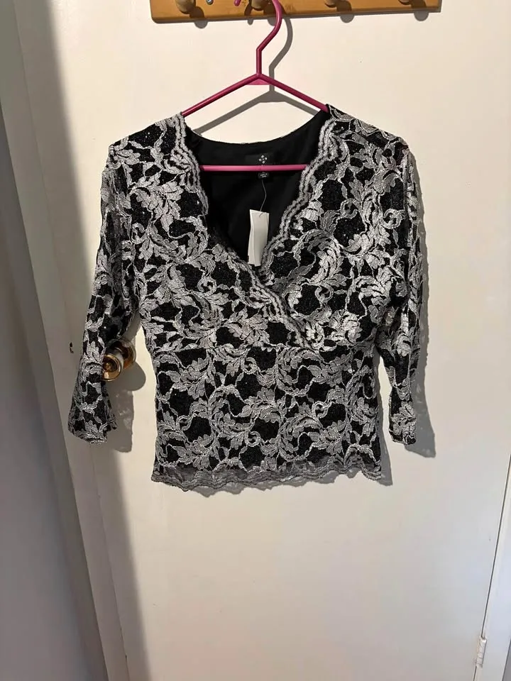 BNWT Black Holiday top
