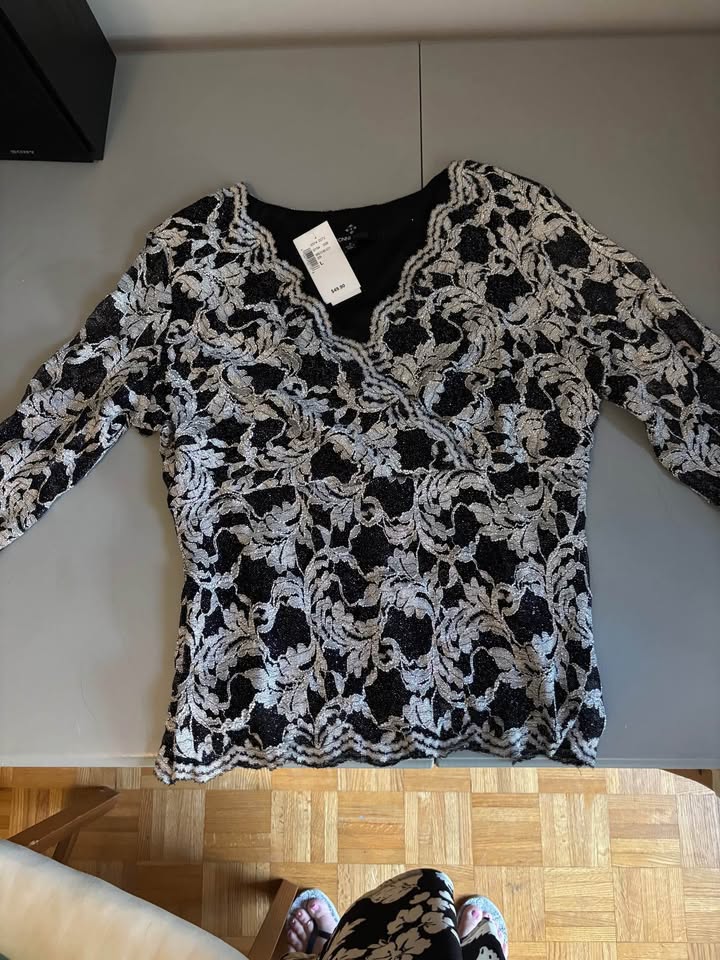 BNWT Black Holiday top - photo 2