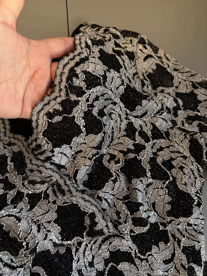 BNWT Black Holiday top image indicator(4)