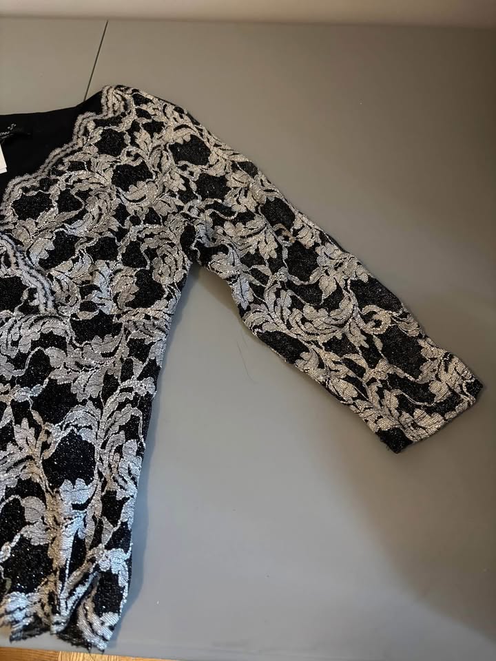 BNWT Black Holiday top - photo 5