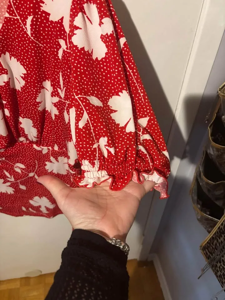 Beautiful floral top- XL image indicator(2)