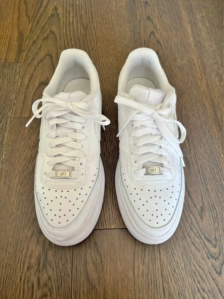 White Nike Air Force 1 Platform thumbnail