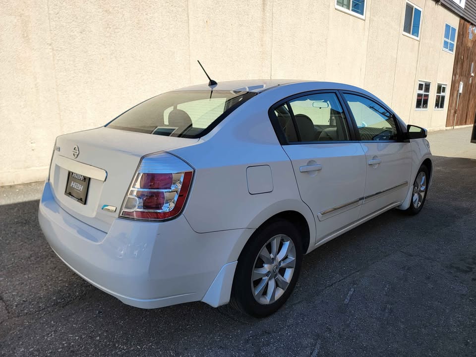 2010 Nissan Sentra - photo 4