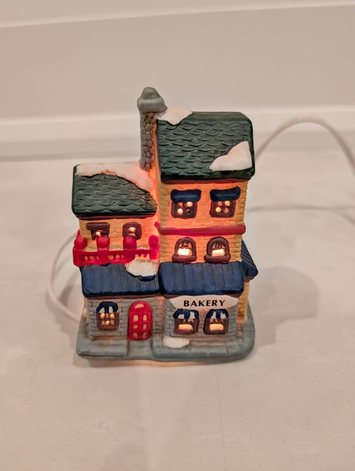 Hudson's Bay Company- Village Collectibles- Illuminated Bakery