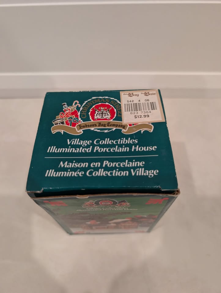 Hudson's Bay Company- Village Collectibles- Illuminated Bakery - photo 3