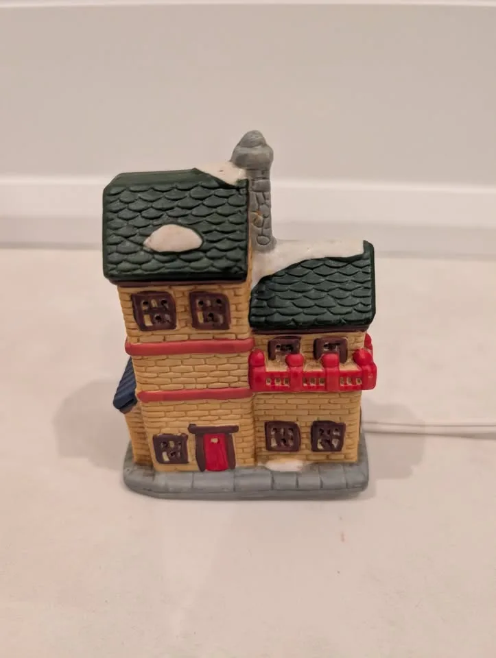 Hudson's Bay Company- Village Collectibles- Illuminated Bakery image indicator(6)
