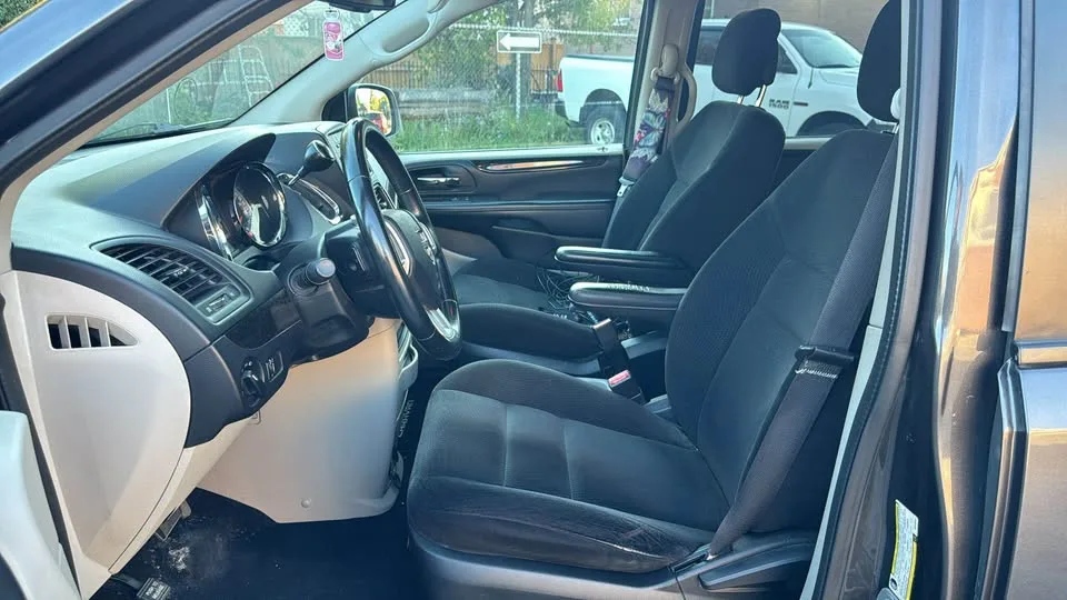 2016 Dodge Grand Caravan image indicator(5)