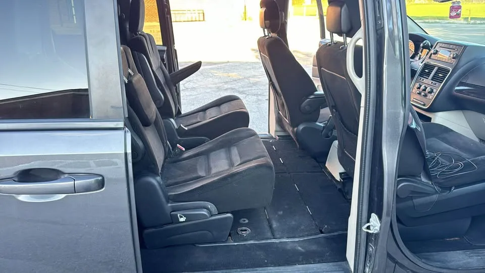 2016 Dodge Grand Caravan image indicator(6)