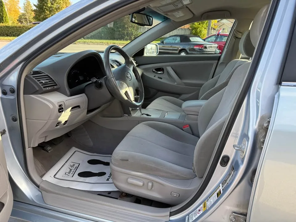 2011 Toyota Camry Hybrid image indicator(9)