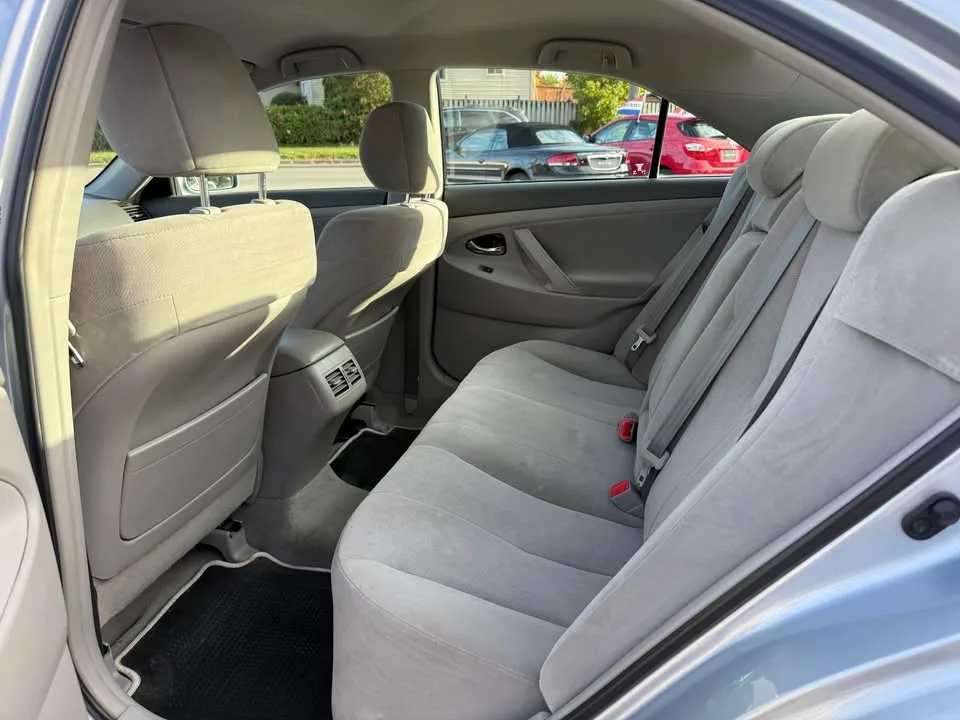 2011 Toyota Camry Hybrid image indicator(10)