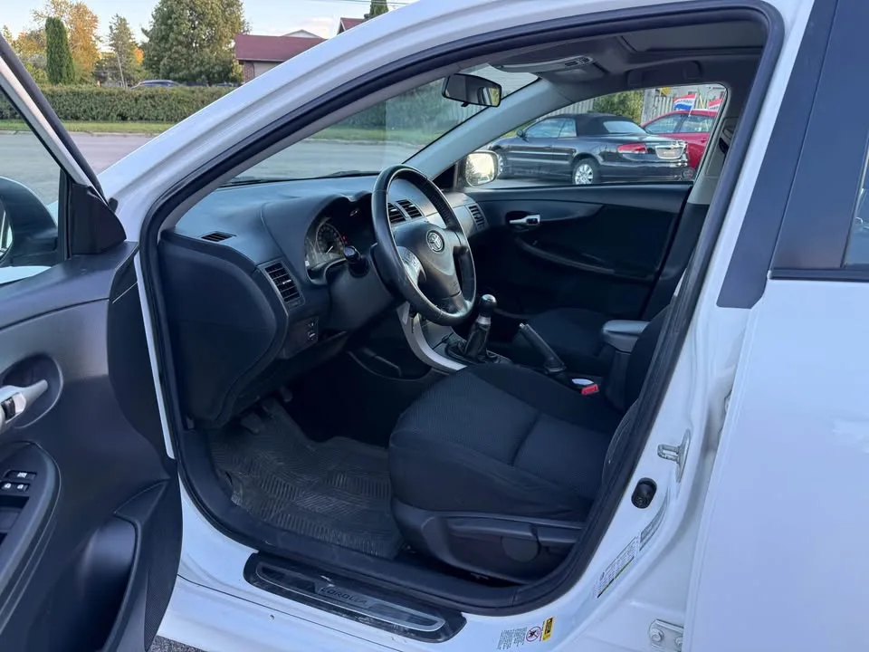 2009 Toyota Corolla image indicator(9)