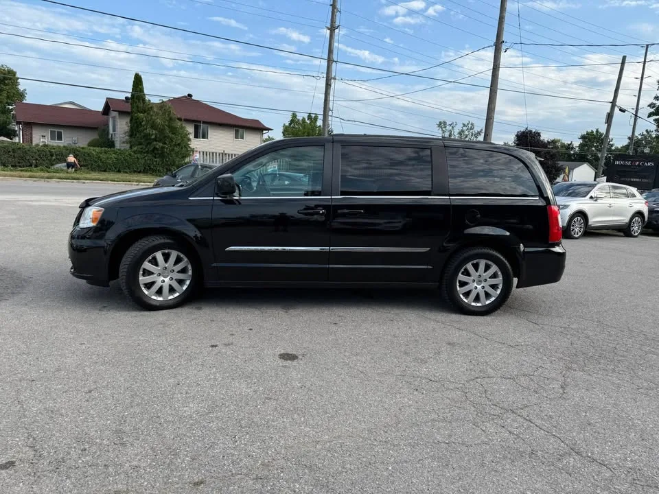 2013 Chrysler Town & Country image indicator(3)