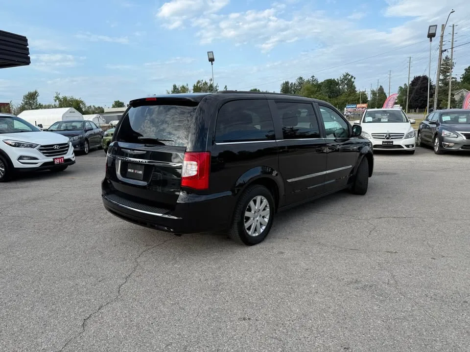 2013 Chrysler Town & Country image indicator(5)