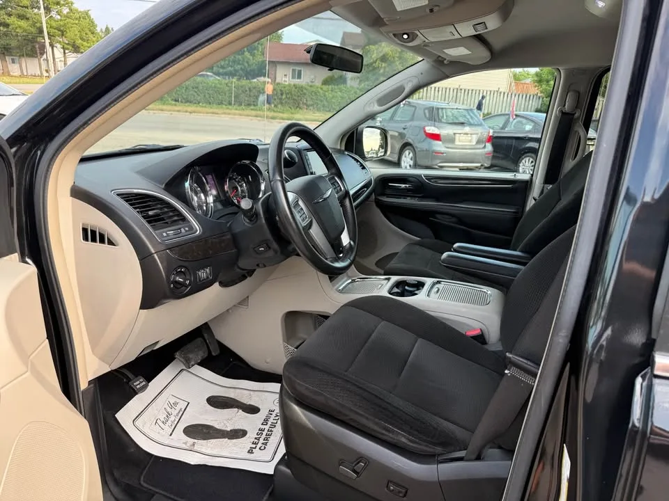 2013 Chrysler Town & Country image indicator(7)