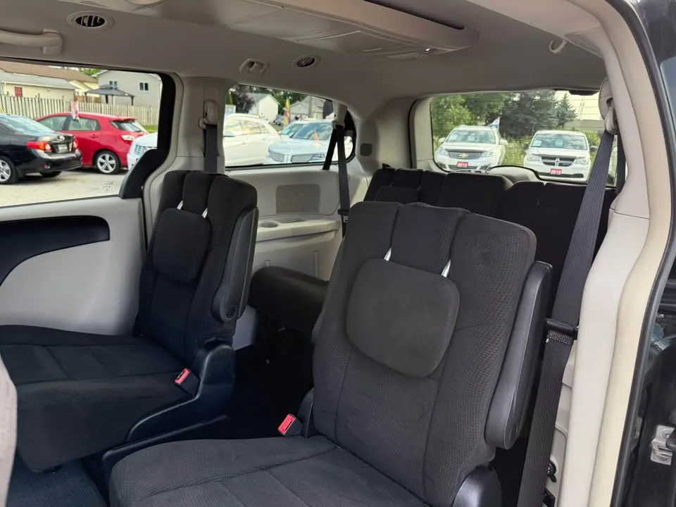 2013 Chrysler Town & Country image indicator(8)