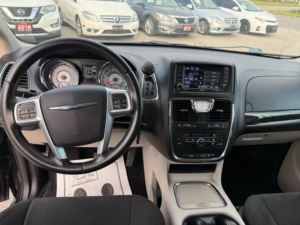 2013 Chrysler Town & Country image indicator(9)