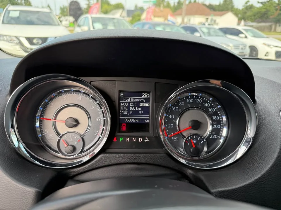 2013 Chrysler Town & Country image indicator(10)