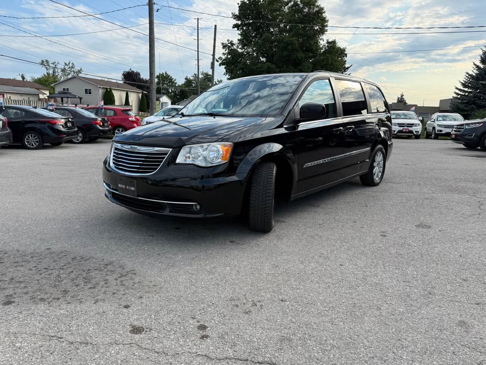 2013 Chrysler Town & Country - photo 3